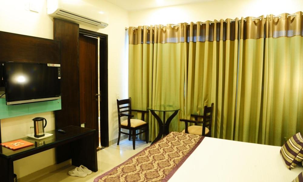 Hotel Jullundur 18 Чандигарх Экстерьер фото
